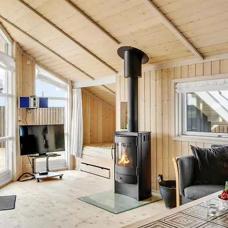 Kiran - 200m From The Sea By Interhome Nyaraló